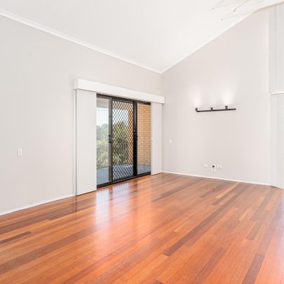 Large Beautiful Family Home - Located Near Everything! - Photo 1