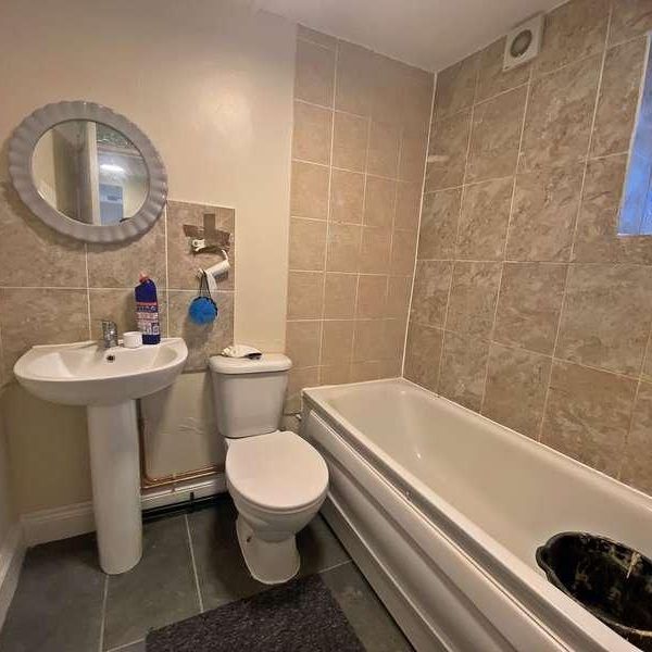 Fairlop Road, London, E11 - Photo 1