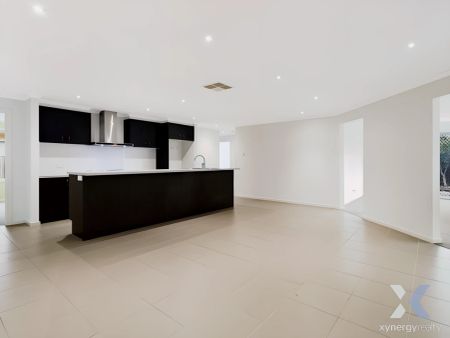 5 Bed, 2 Bath - Photo 2