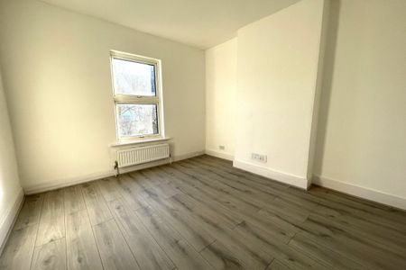 Cross Street - Photo 3