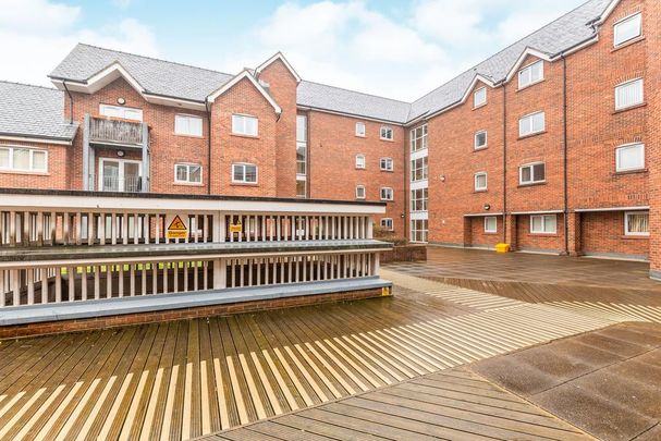 2 bedroom flat to rent - Photo 1