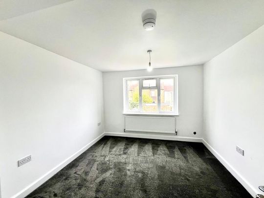 5 bedroom semi-detached house to rent - Photo 1