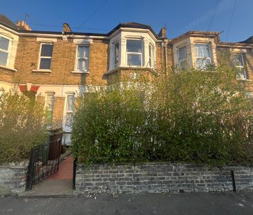 2 bedroom flat to let - Photo 1