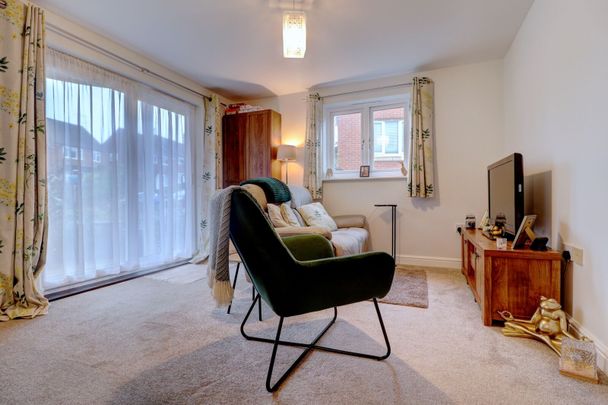 2 bedroom flat to rent - Photo 1