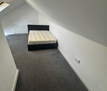 Price £500 pcm - Available 27/12/2025 - Furnished - Photo 3