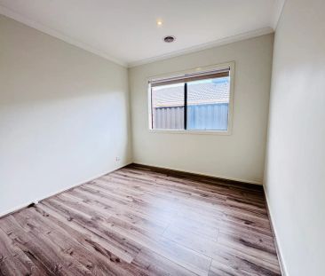 “Beautiful Family Home in a Prime Craigieburn Location!” - Photo 6