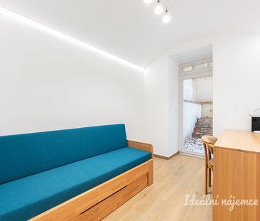 Pronájem bytu 2+kk 30 m² - Photo 1