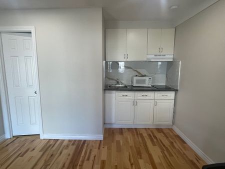 For Lease - 5720 Peer Street, Niagara Falls, Ontario - Photo 2