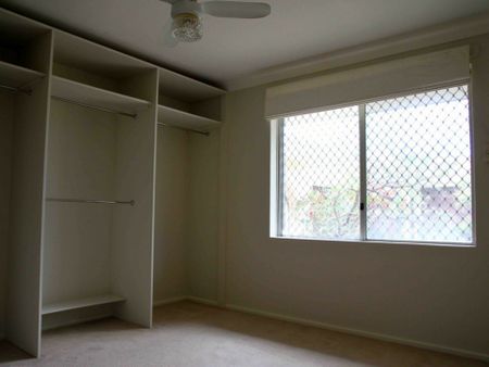 Convenient, Comfortable & Easy-Care Villa - Photo 3