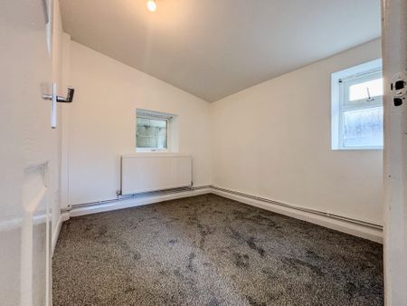 2 Bedroom Flat To Let - HP11 - Photo 2