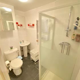 Manchester Road Room E - Photo 1