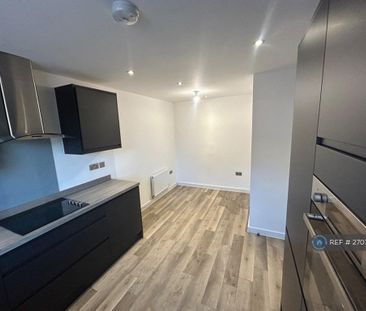 3 bedroom semi-detached house to rent - Photo 6