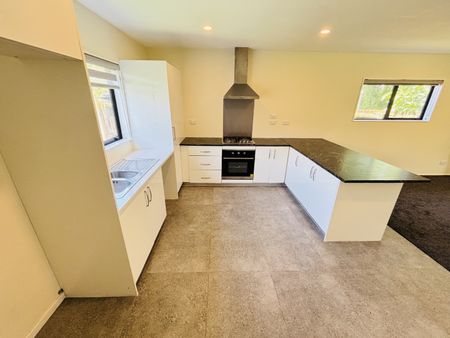 RANDWICK PARK, 3 BEDROOMS - Photo 2