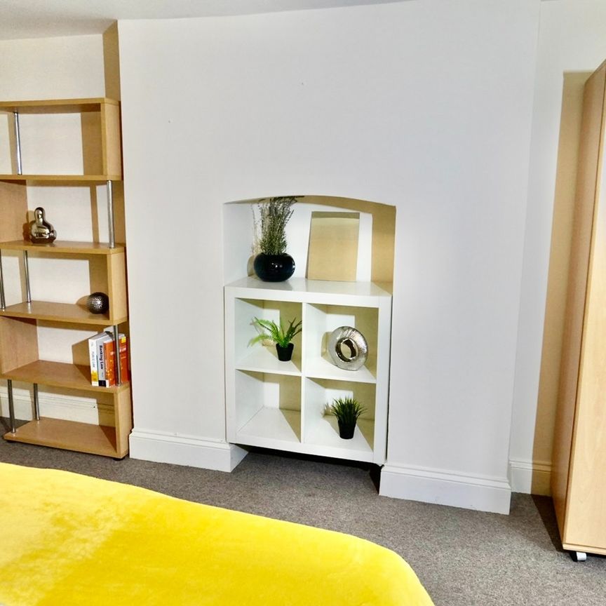 3 Bed Flat, Waverley Road, BS6 - Photo 1