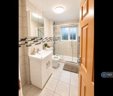 4 bedroom terraced house to rent - Photo 4
