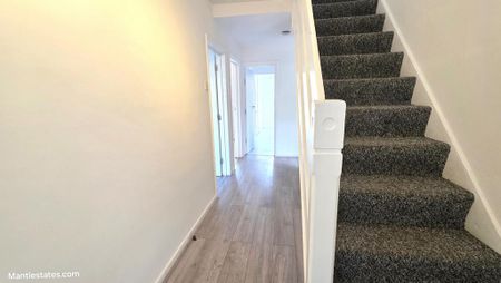 5 bedroom semi-detached house to rent - Photo 4