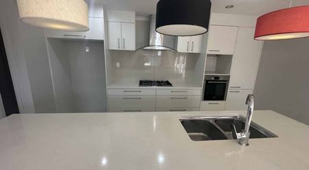 Large family home flat bush - Photo 5