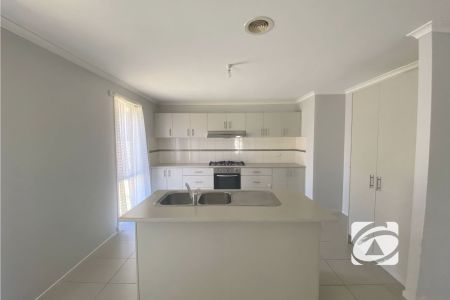 GREAT FAMILY HOME! - Photo 3
