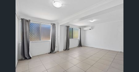 Spacious Family home with Dual Living Opportunities! - Photo 4