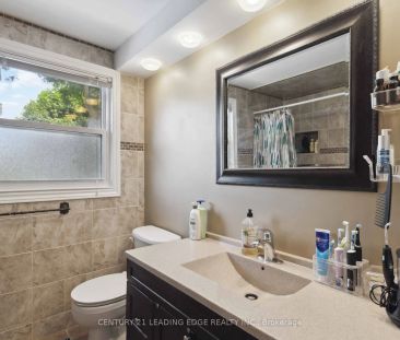 Detached Home For Lease | W9239445 - Photo 5