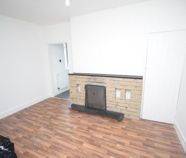 3 bedroom end of terrace house to rent - Photo 2