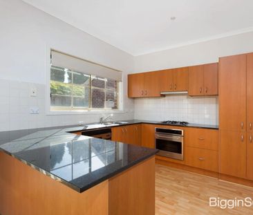 Spacious Two-Storey Townhouse in Quiet, Convenient Location - Photo 6