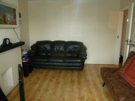 Staines Road, Feltham, Middlesex,TW14 - Photo 3