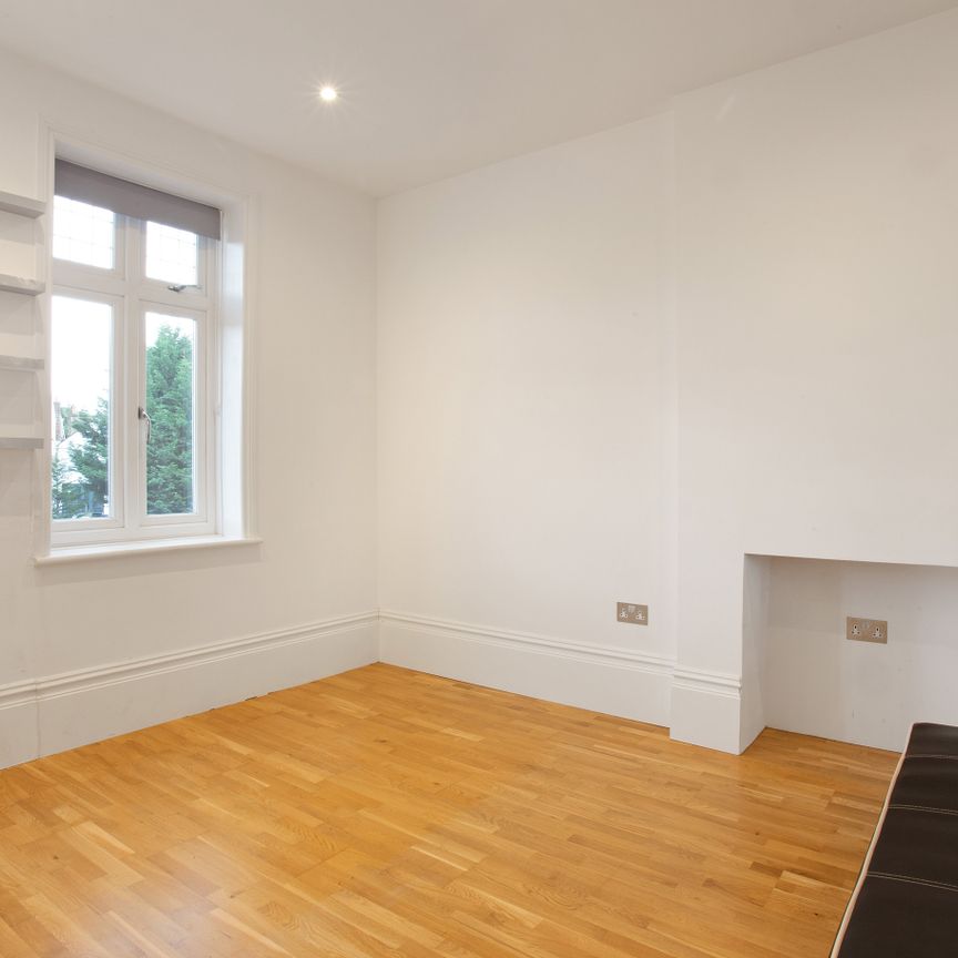 Monument Green, Weybridge, KT13 flat to rent - Photo 1
