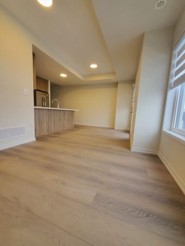 For Lease - 8 Matawin Lane, Richmond Hill, Ontario - Photo 3