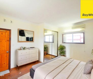 BEAUTIFULLY PRESENTED FAMILY HOME IN DESIRED LOCATION - Photo 6