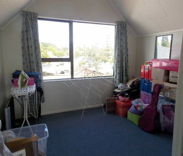 3 Bedroom - 2 Storey - Carport - Photo 1