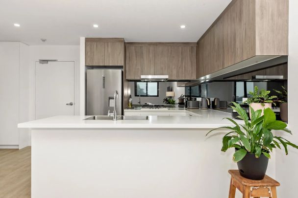 Stylish 2 Bedroom Unit in Excellent Location! - Photo 1