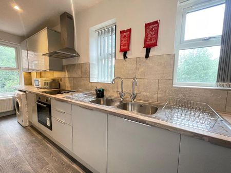 3 bedroom terraced house to rent - Photo 2