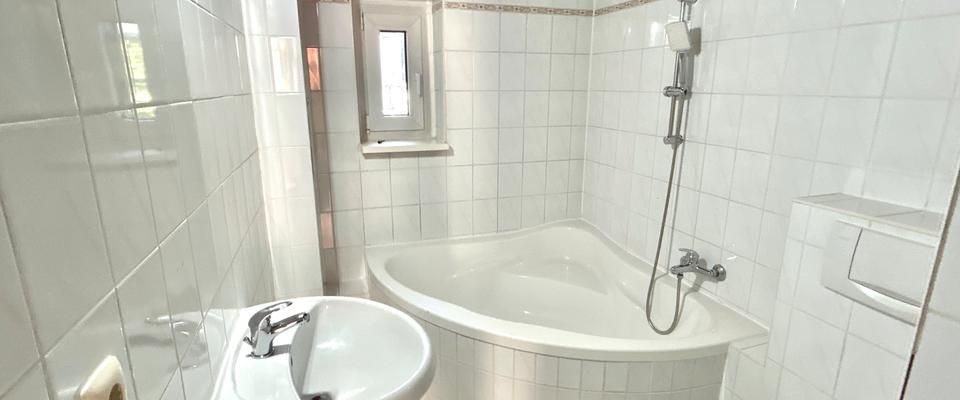 Sanierte 2-Zimmer-Wohnung mit Badewanne - Foto 1