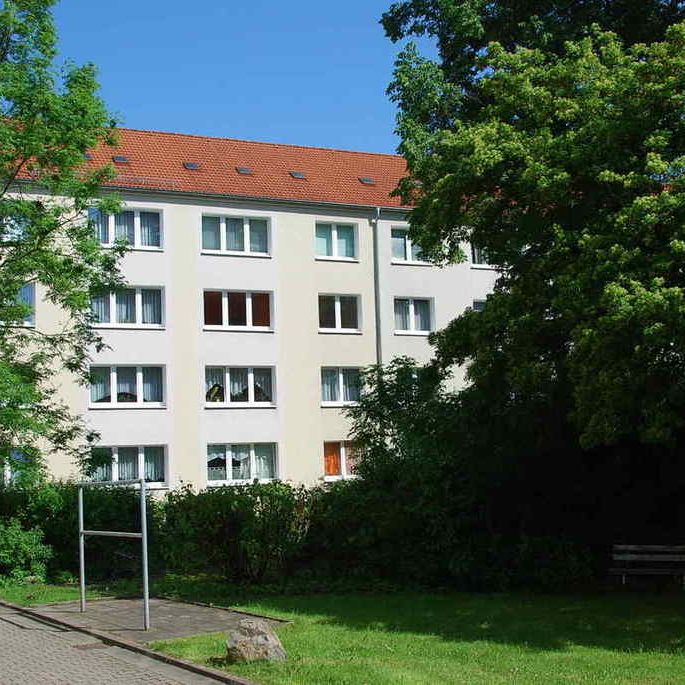 Ruhig gelegene 3-Raum-Wohnung mit Tageslichtbad - Photo 1