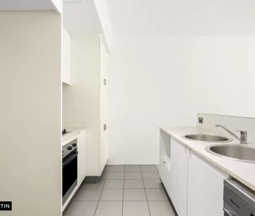 MGM MARTIN - TWO BEDROOM APARTMENT - Photo 4