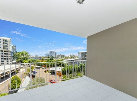 Modern 3-Bedroom, 2-Bathroom Unit in a Prime City Position! - Photo 4