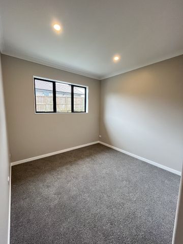 Elegant Living with a Touch of Glamour! - Photo 5