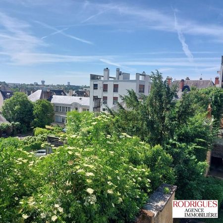 Location Appartement 4 pièces 110m² POITIERS 86000 - Photo 4