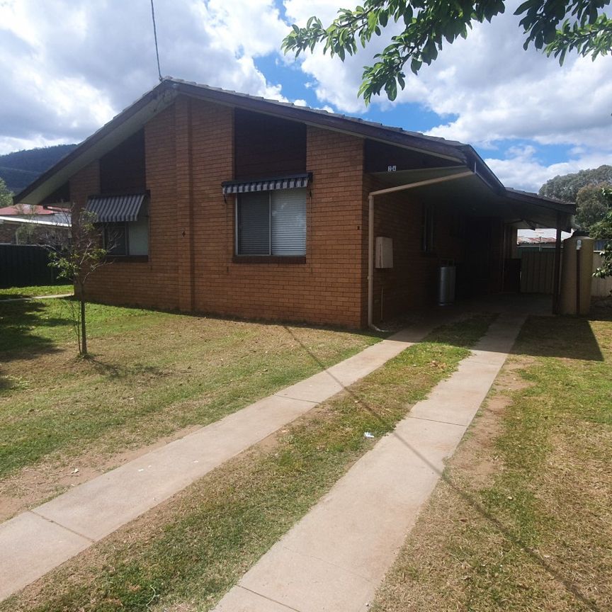 2/4 Haynes Street, Tamworth - Photo 1