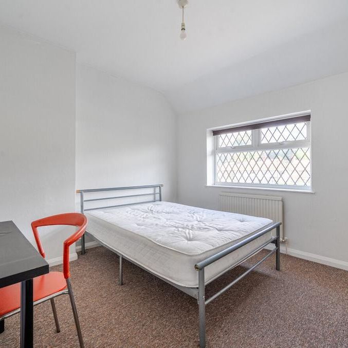 6 bedroom semi-detached house to rent - Photo 1