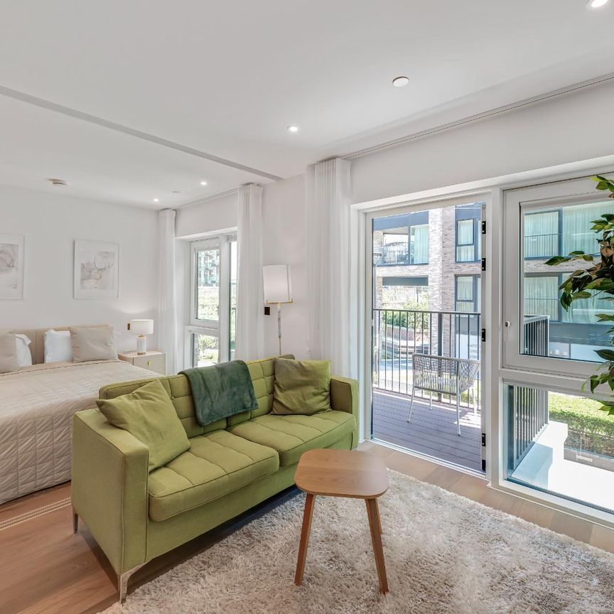 Westwood Building, Chelsea Creek, Fulham, SW6 - Photo 1