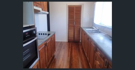 Freshly Painted Family Home - Photo 5