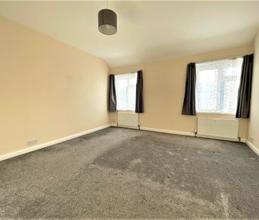 4 bedroom terraced house to rent - Photo 6