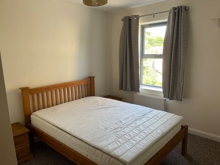 2 Bed Flat, Horfield Road, BS2 - Photo 2