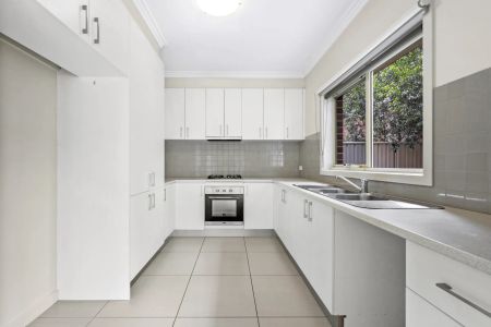 Spacious Four-bedroom Townhouse In A Most Convenient Location - Photo 3