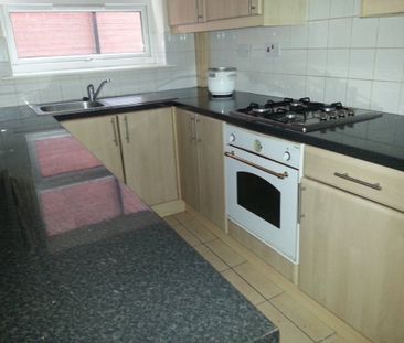 5 Bedroom Terraced To Rent in Nottingham - Photo 4