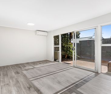 Charming Renovated Unit in Birkenhead Point - Photo 1