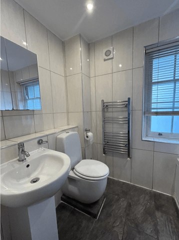 1 bedroom in a flat share to rent - Photo 4