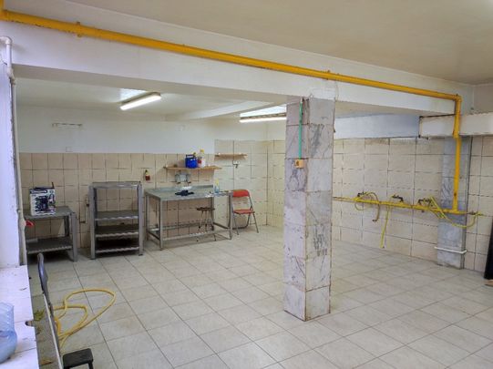 Inchiriez casa la curte zona Delfinului-Pantelimon - Photo 1